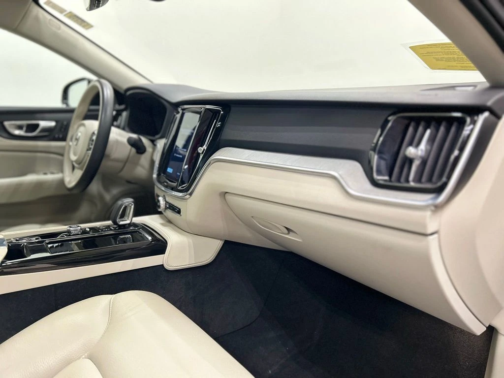 2023 Volvo - image 19