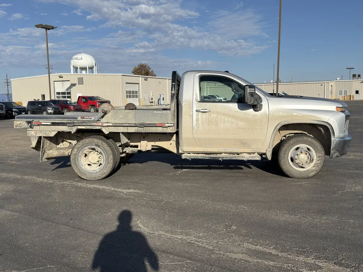 2020 Chevrolet Silverado 3500HD LT photo 2