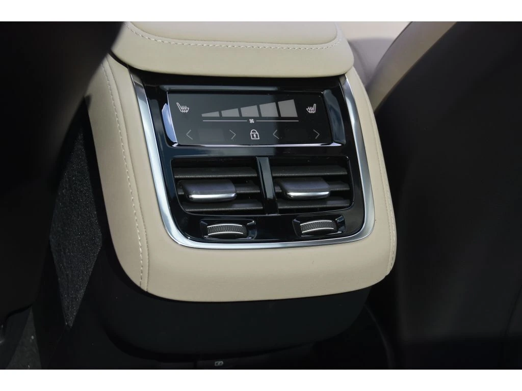 2026 Volvo - image 17