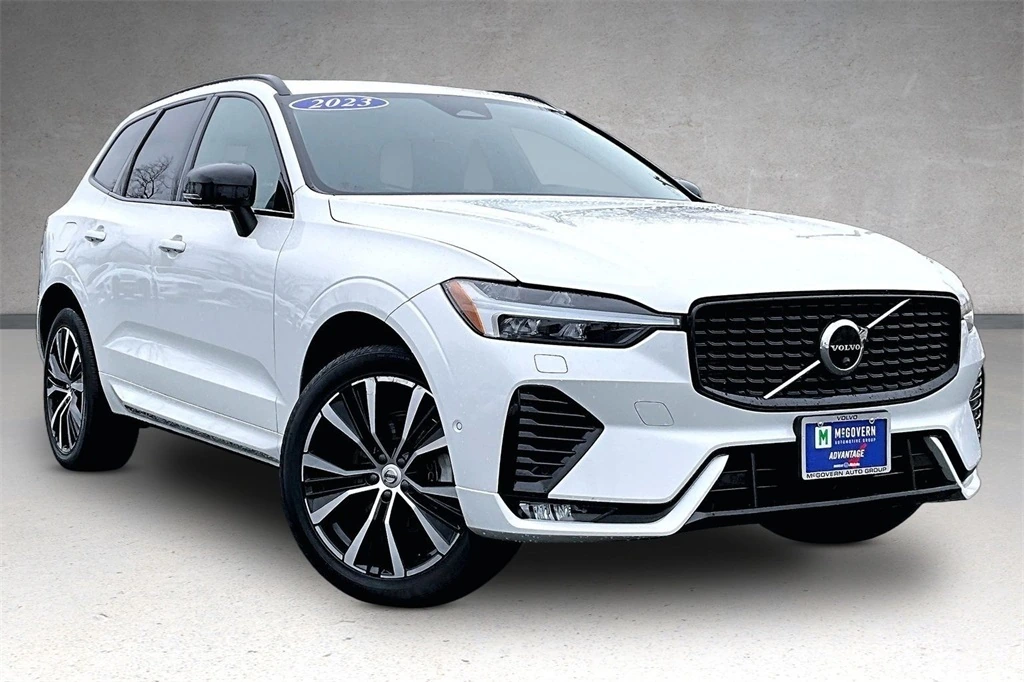 2023 Volvo - image 3