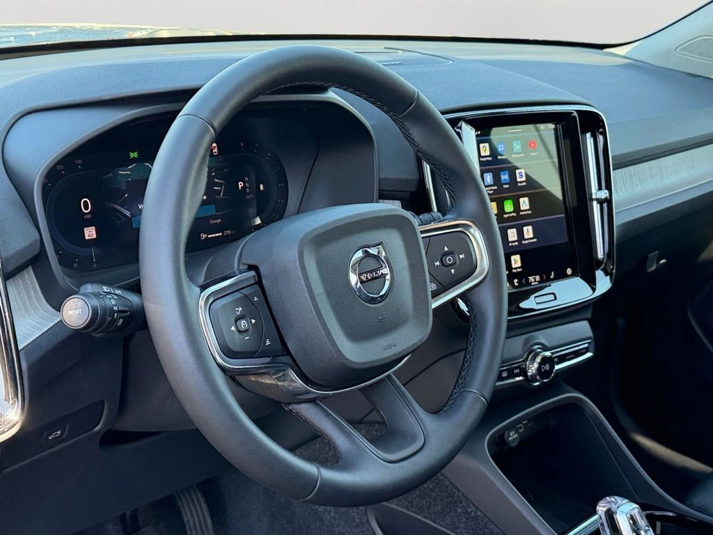 2025 Volvo - image 18