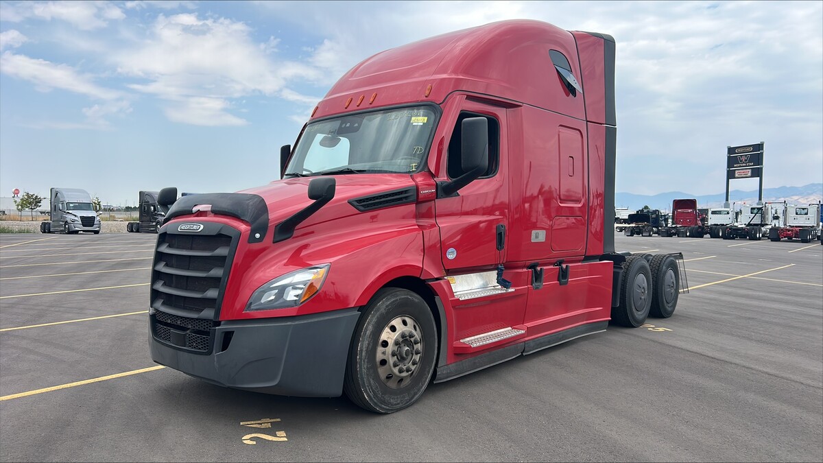 2023 FREIGHTLINER Cascadia