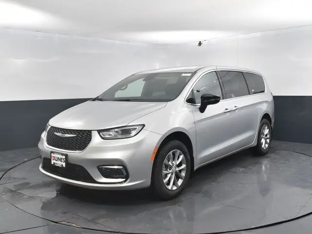 2026 Chrysler Pacifica photo 3