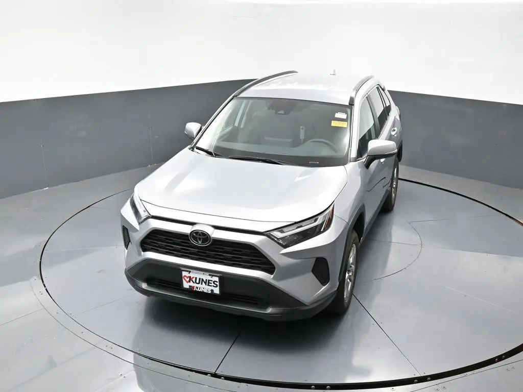 2024 Toyota RAV4 XLE photo 29