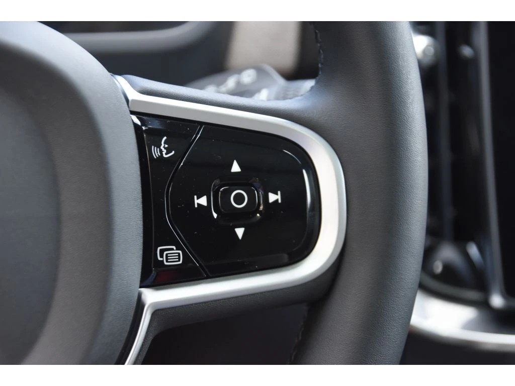 2026 Volvo - image 36