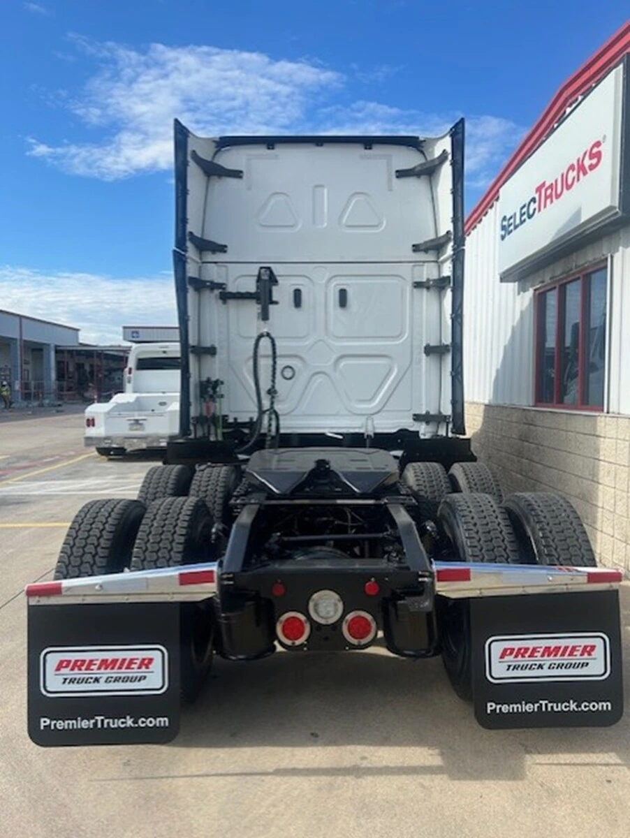 2024 Freightliner Cascadia - image 4