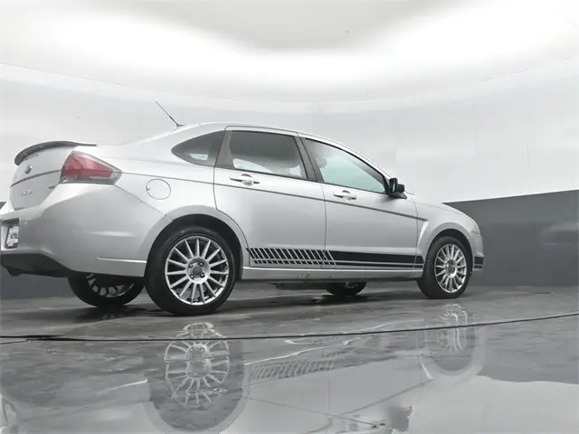 2011 Ford Focus SES photo 32