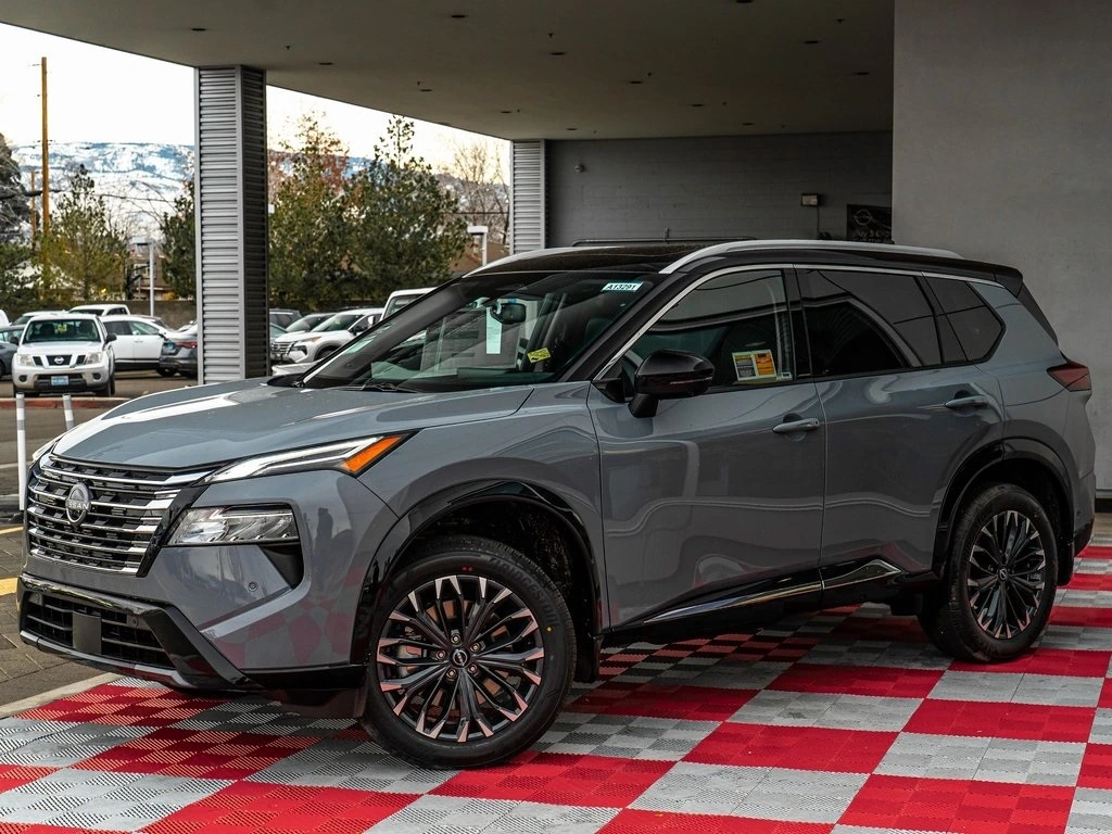 2026 Nissan Rogue Platinum's photo