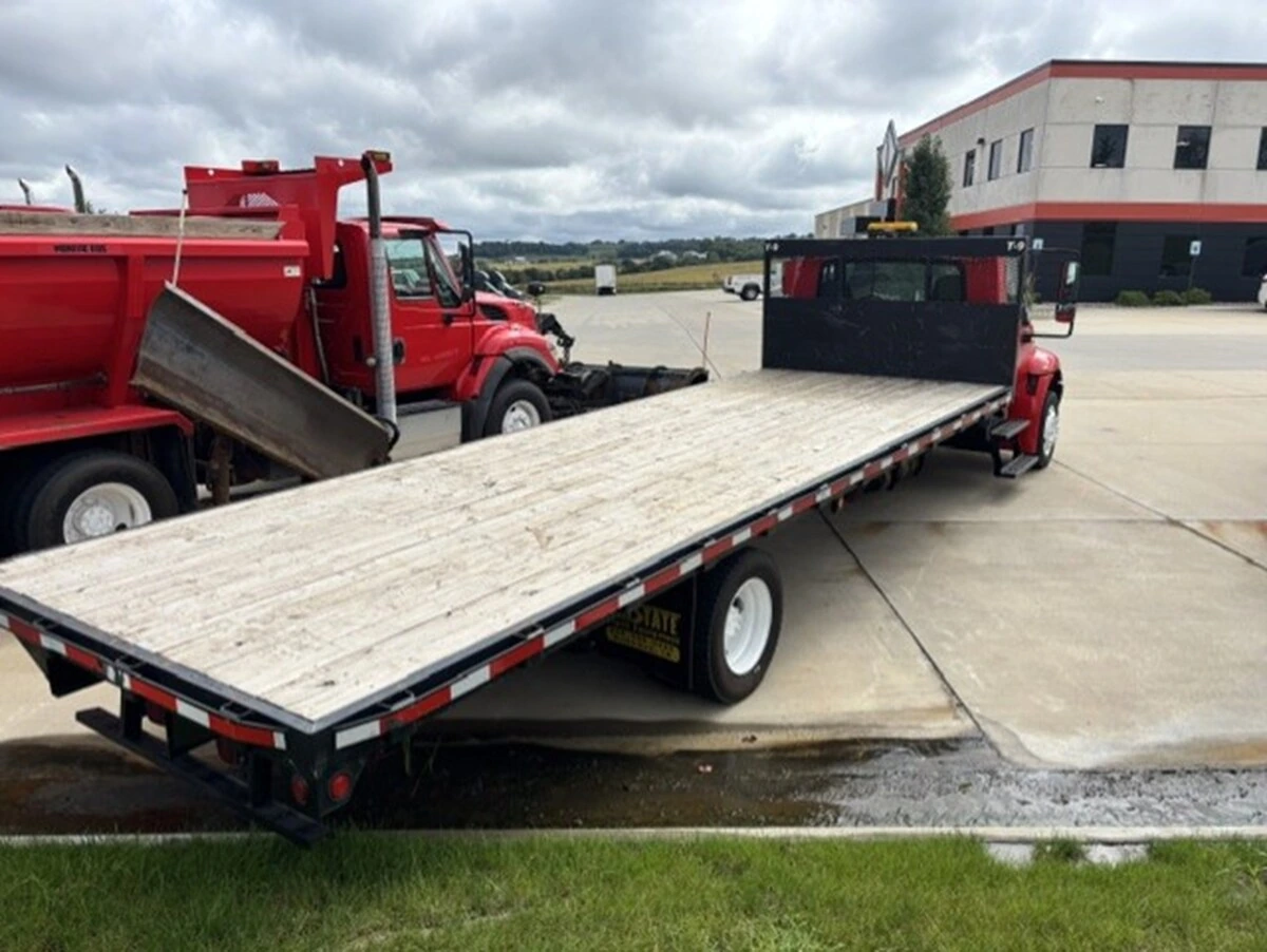 2018 International 4300 in Dubuque, IA — photo 3