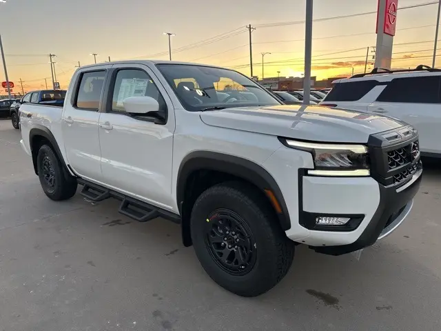 2026 Nissan Frontier PRO-4X photo 3