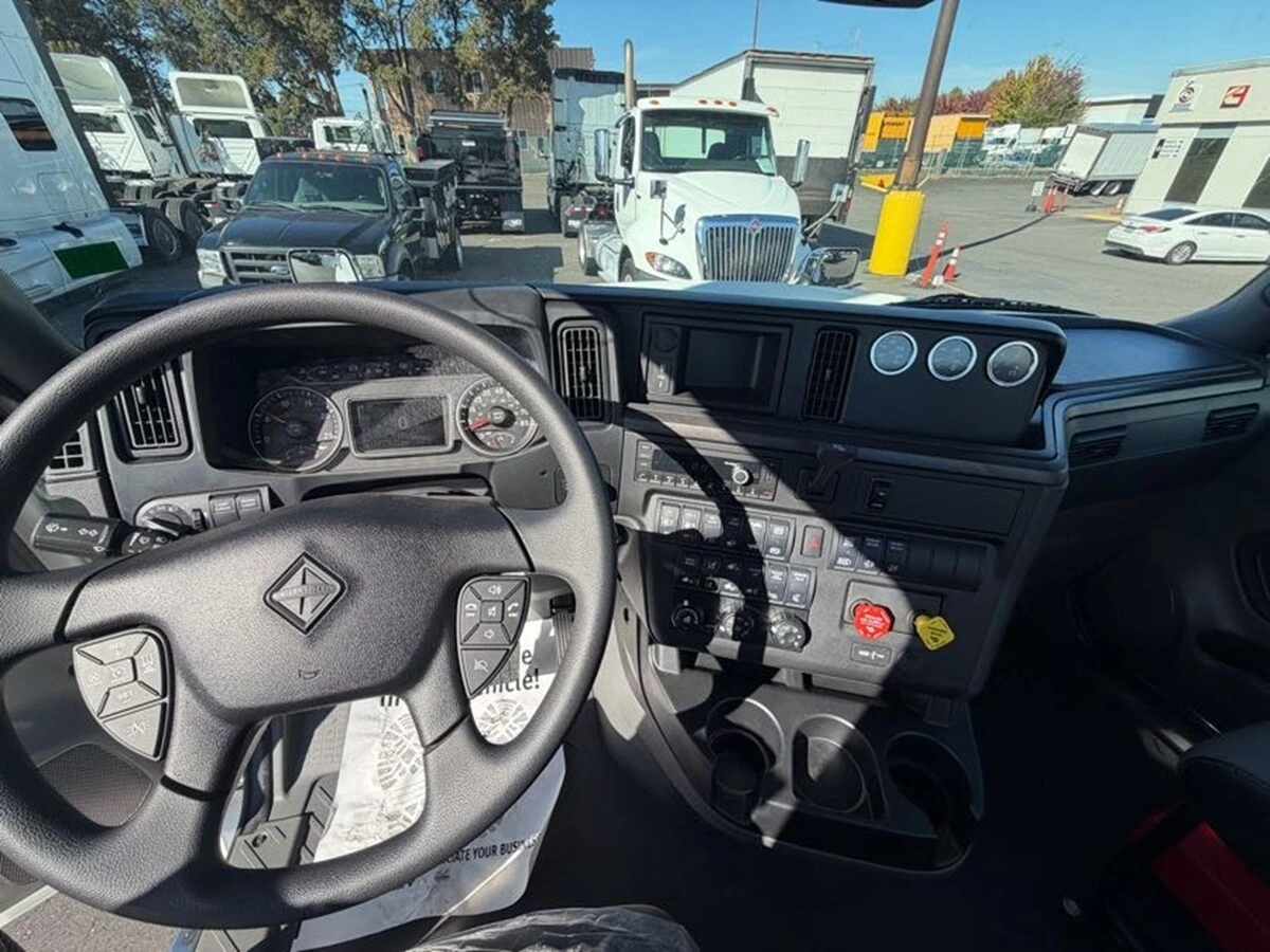 2027 International LT — photo 4