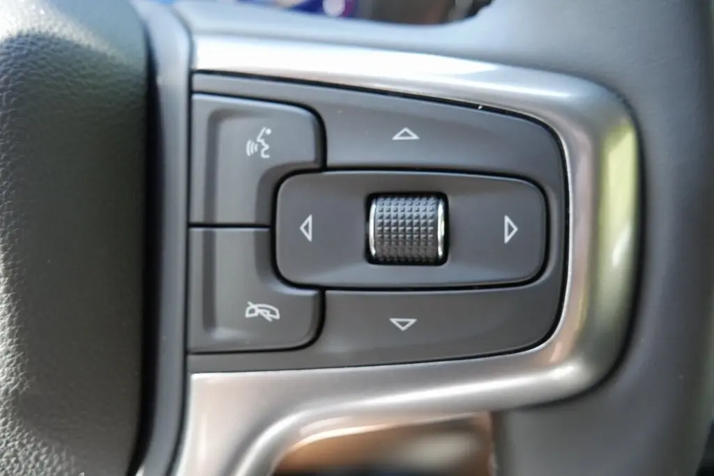2025 Chevrolet Silverado 1500 LT photo 14