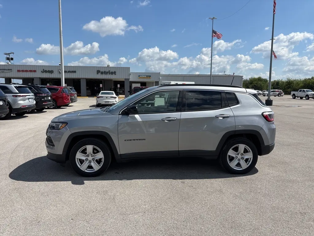 2022 Jeep Compass Latitude photo 6