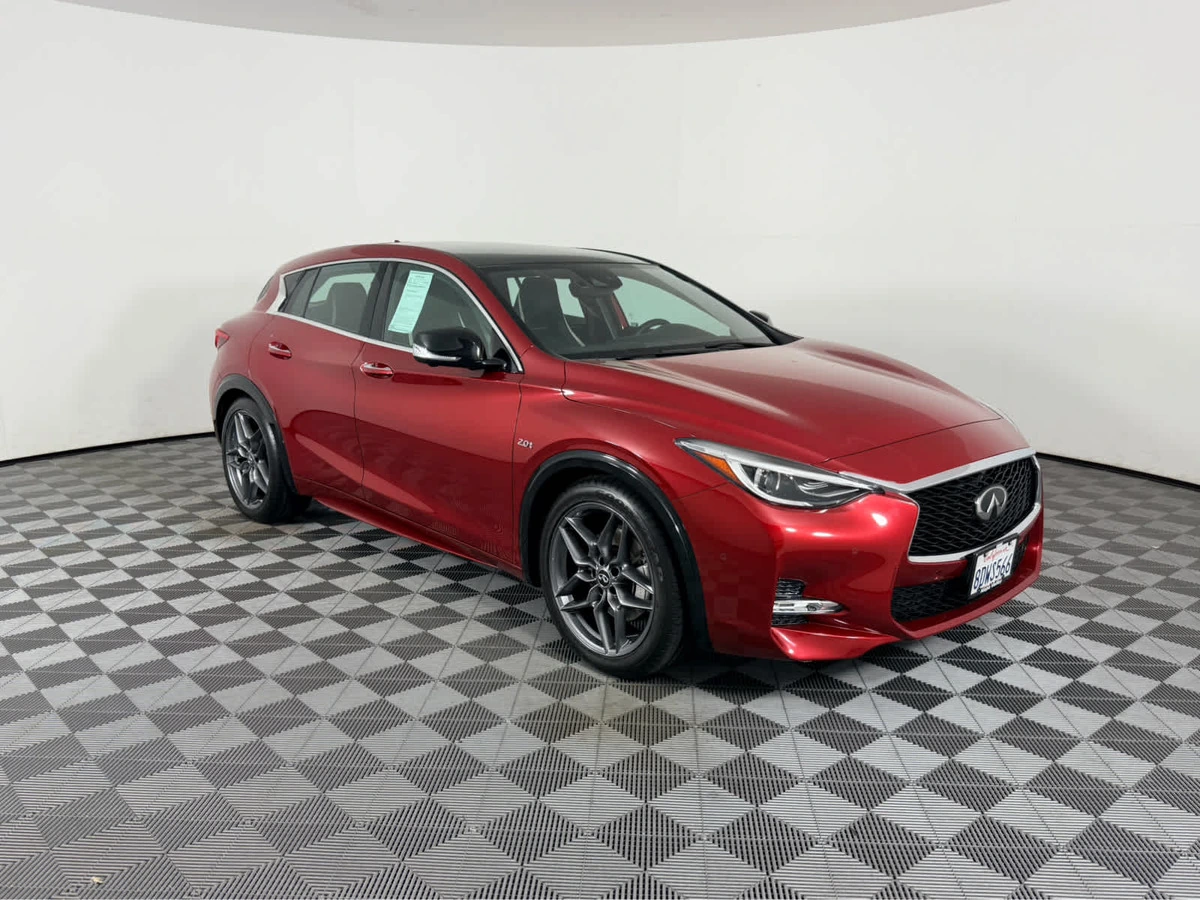 2017 INFINITI QX30