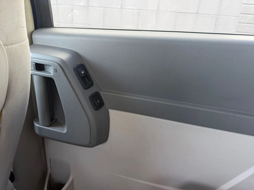 2008 Chrysler Town & Country Touring - Photo 31