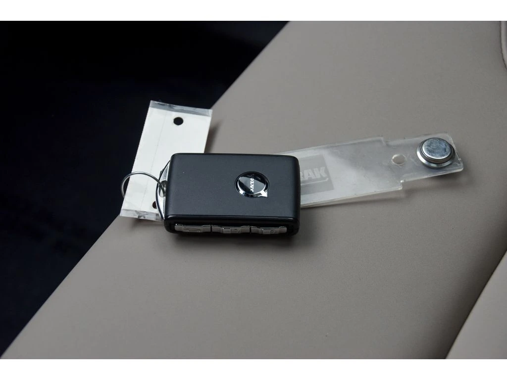 2026 Volvo - image 38