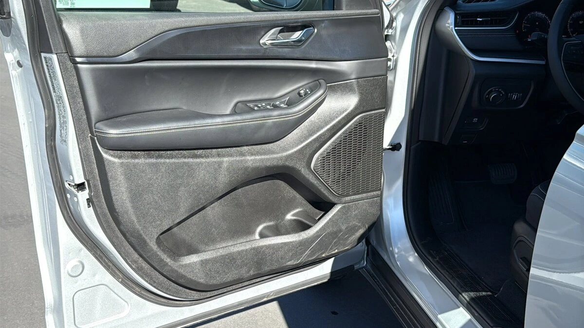 2025 Jeep Grand Cherokee Laredo - Photo 23