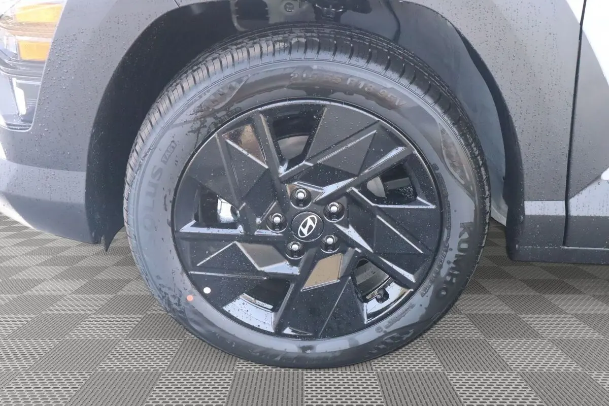 2026 Hyundai Kona SEL photo 4