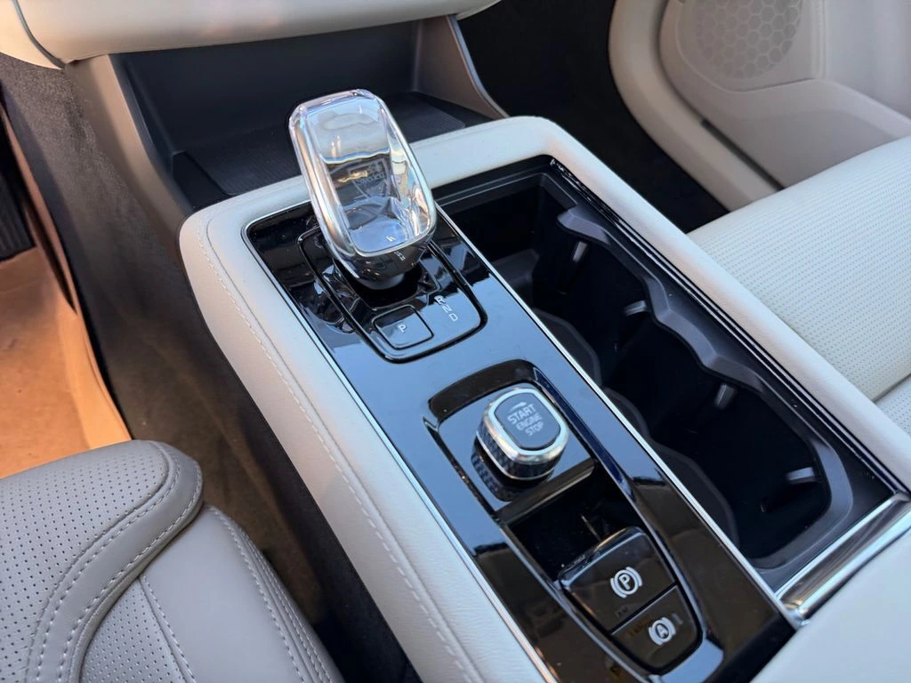 2026 Volvo - image 22
