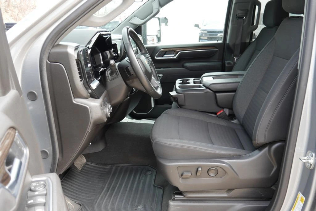 2025 Chevrolet Silverado 2500HD LT - Photo 9