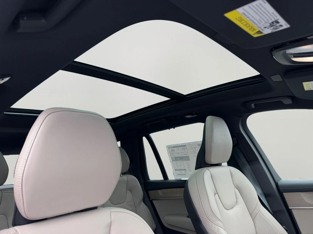 2026 Volvo - image 5