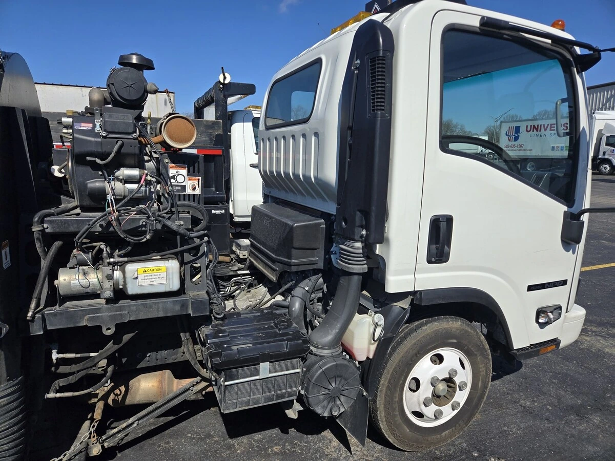 2023 Isuzu NPR - image 6