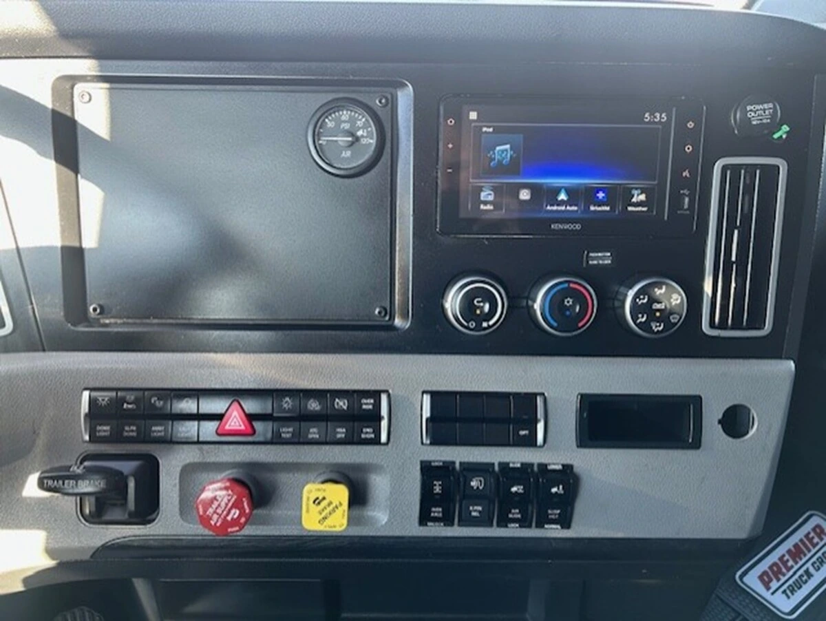 2025 Freightliner Cascadia - image 21