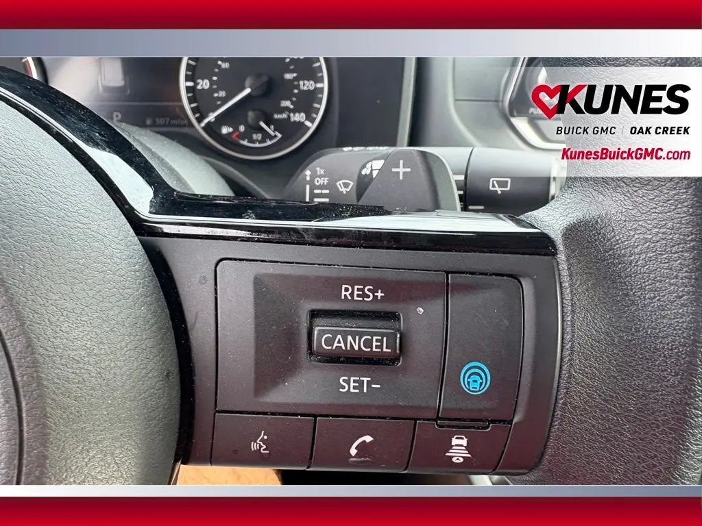 2023 Nissan Rogue SV photo 13
