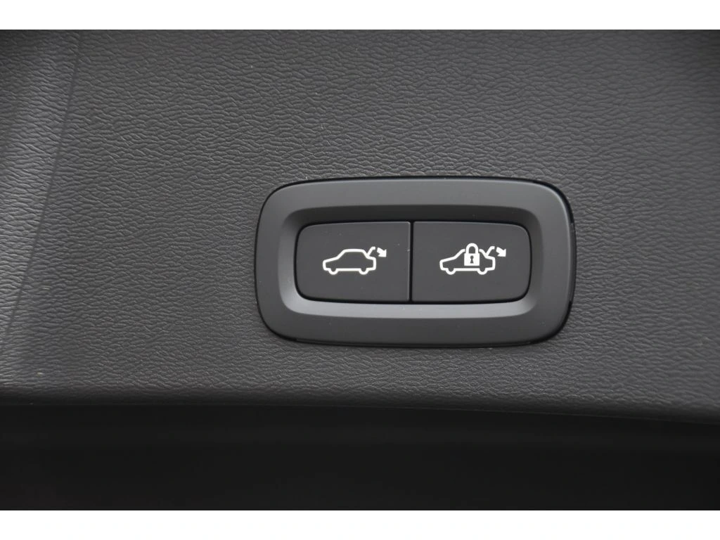 2026 Volvo - image 26