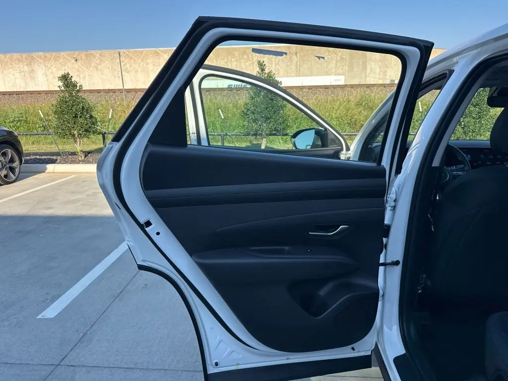 2026 Hyundai Tucson SE photo 17