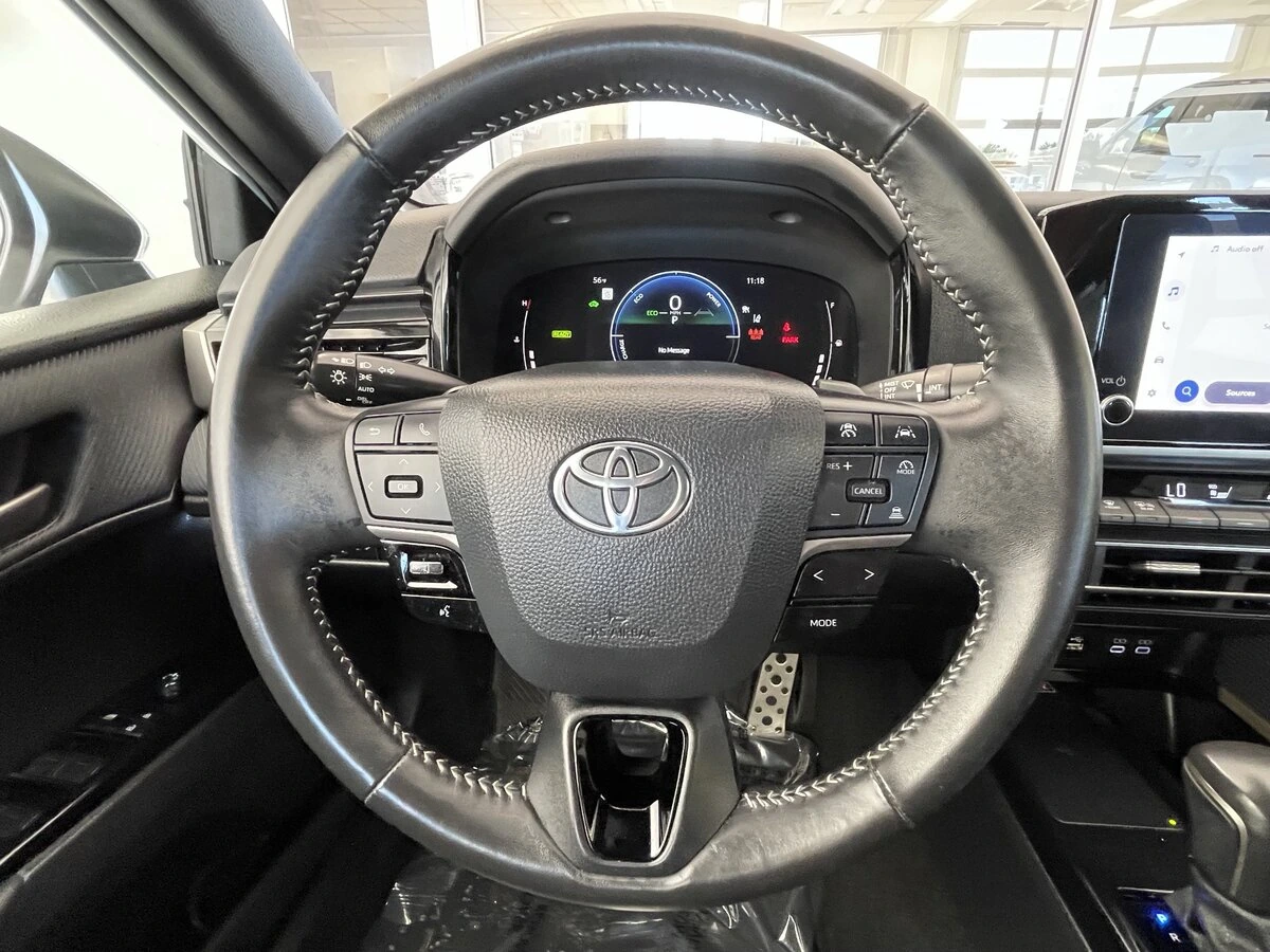 2025 Toyota Camry SE - Photo 27