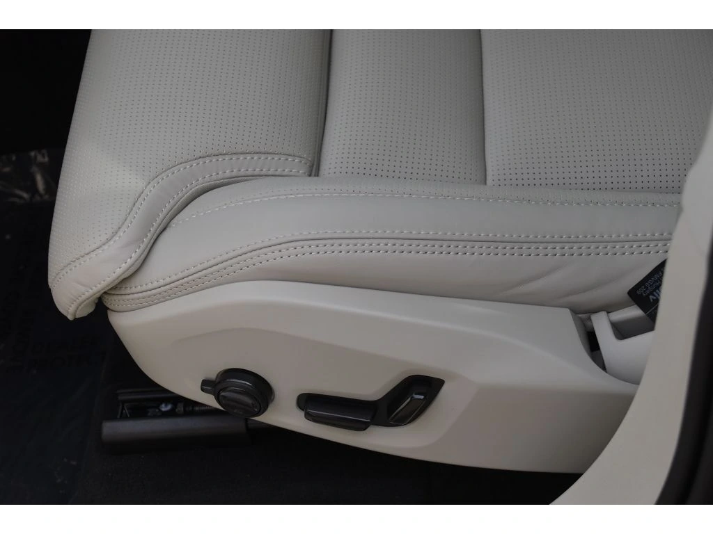 2026 Volvo - image 34