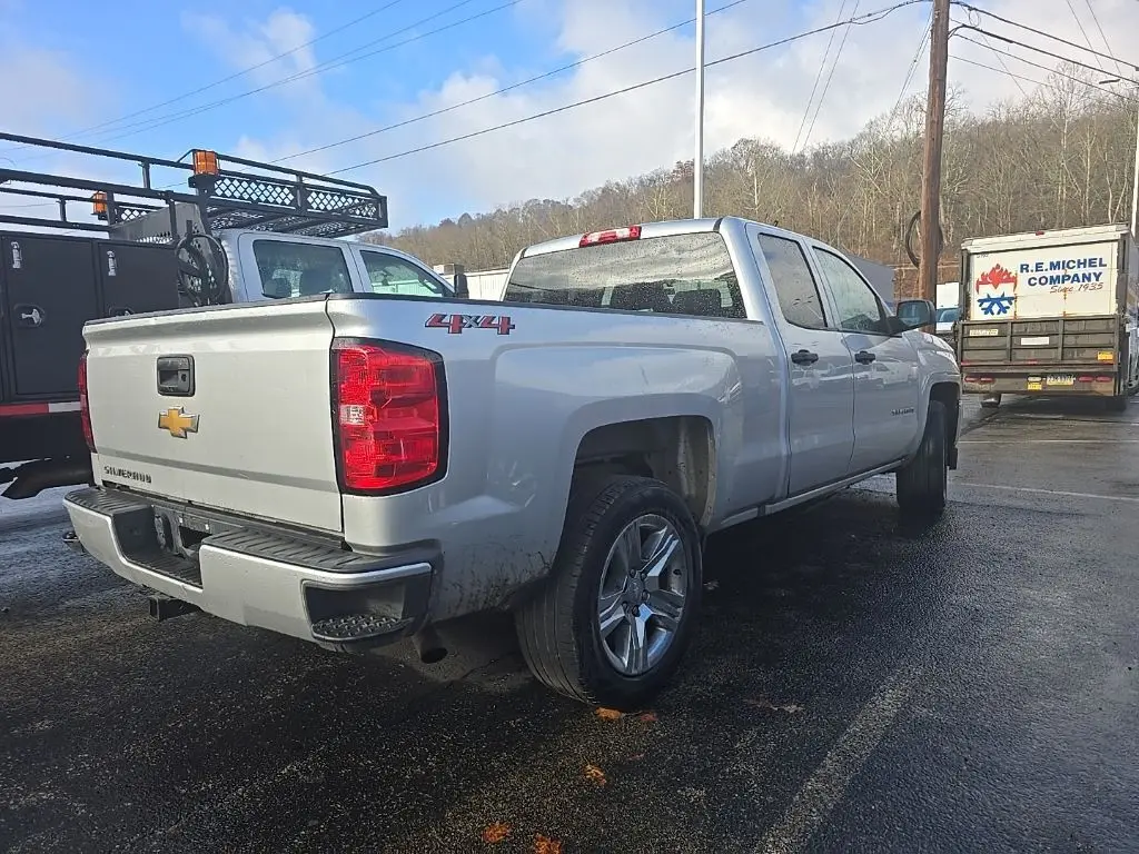 2018 Chevrolet Silverado 1500 Custom photo 4