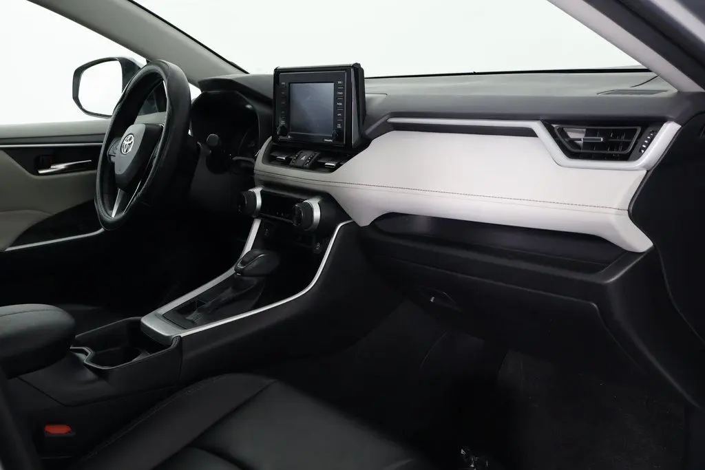 2021 Toyota RAV4 XLE Premium photo 8