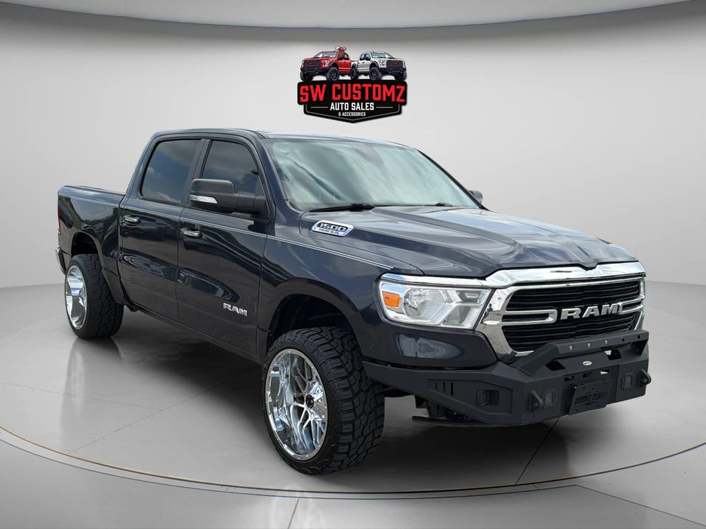 2020 RAM 1500 Big Horn/Lone Star 4x4 Crew Cab 5'7's photo