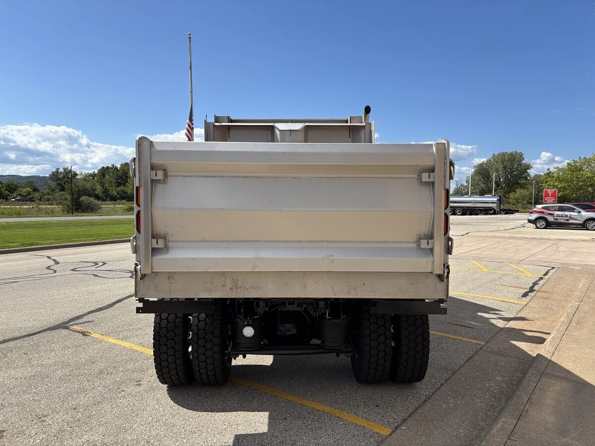 2027 Freightliner 108SD — photo 6