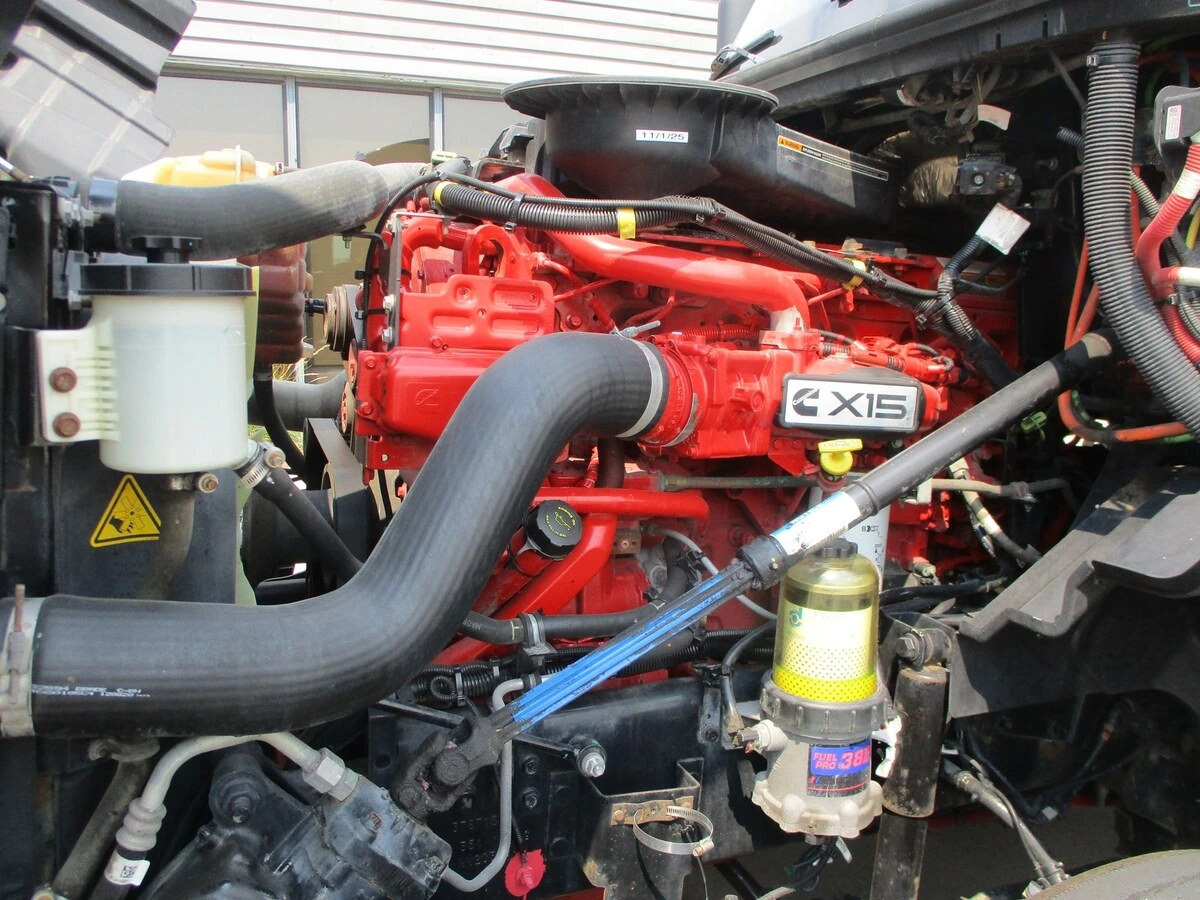 2022 International LT in Altoona, IA — photo 7