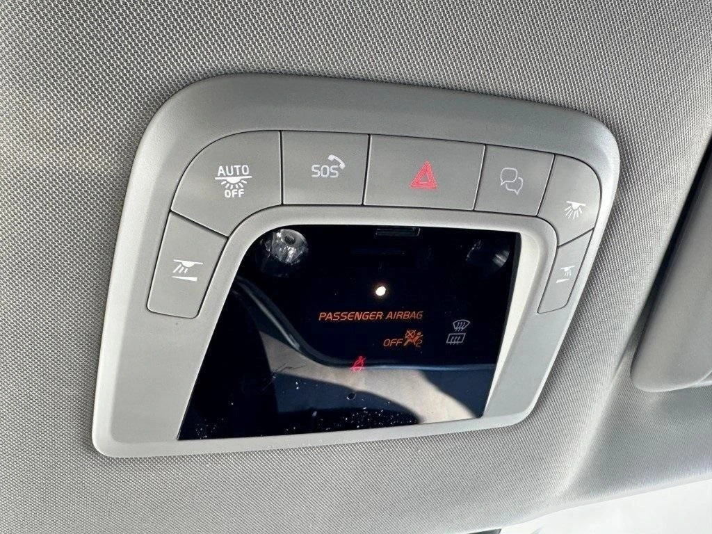 2025 Volvo - image 24