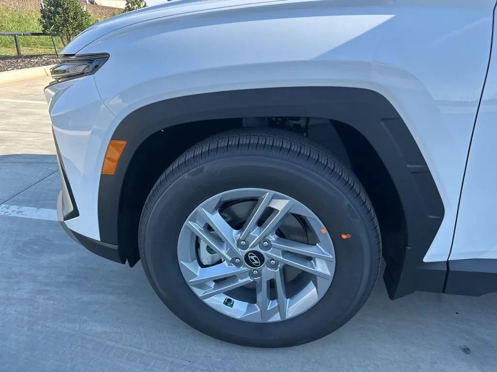 2026 Hyundai Tucson SE photo 10