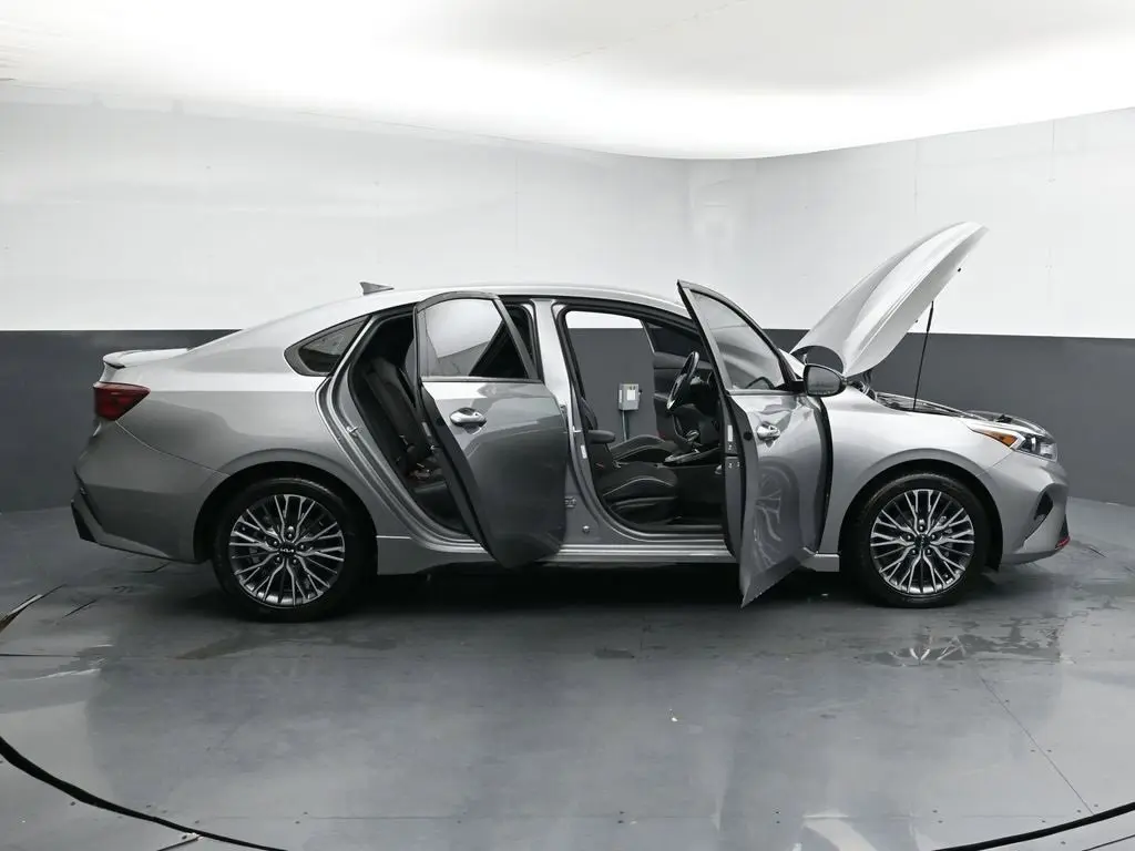 2024 Kia Forte GT-Line photo 40