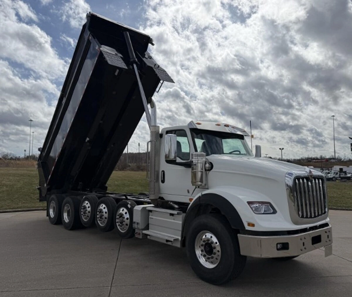 2026 International HX - image 8