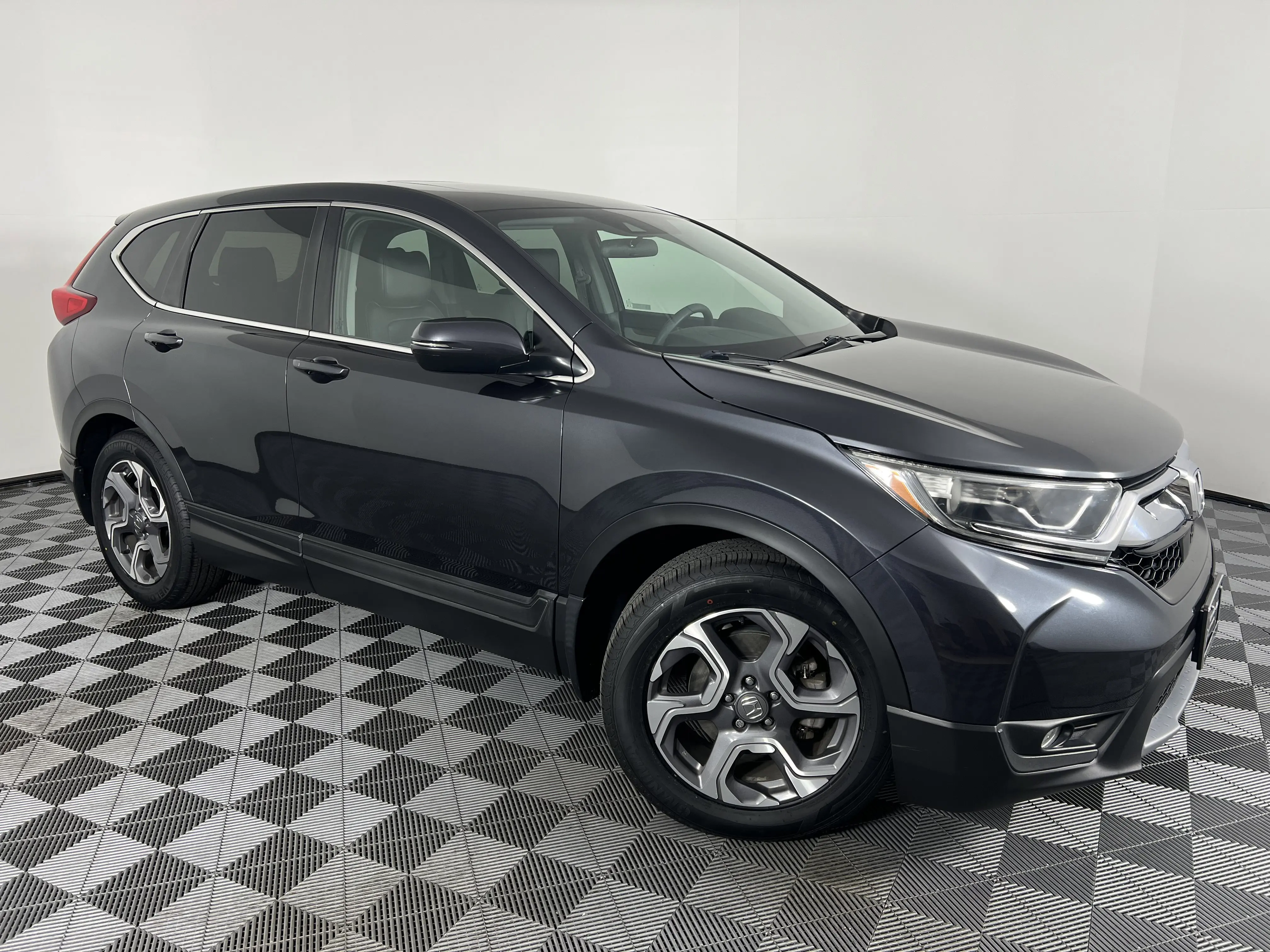 Used 2018 Honda CR-V EX with VIN 7FARW1H52JE029454 for sale in Farmington, UT