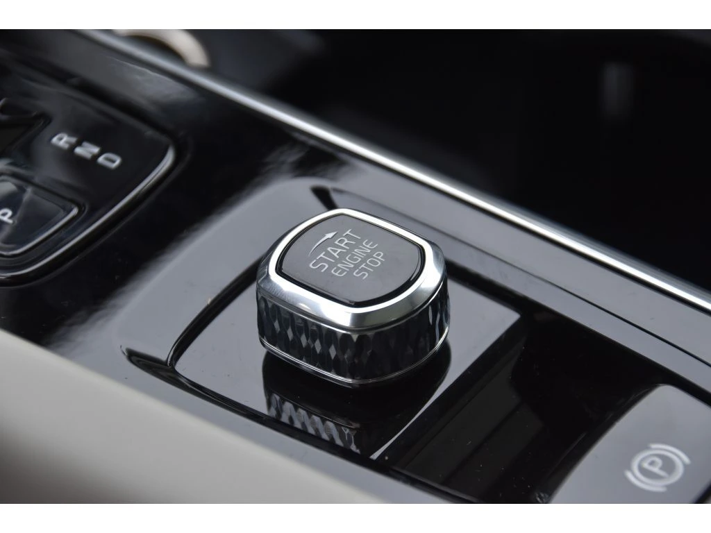 2026 Volvo - image 33