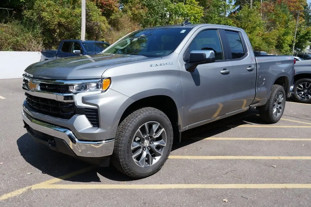 2026 Chevrolet Silverado LT photo 2