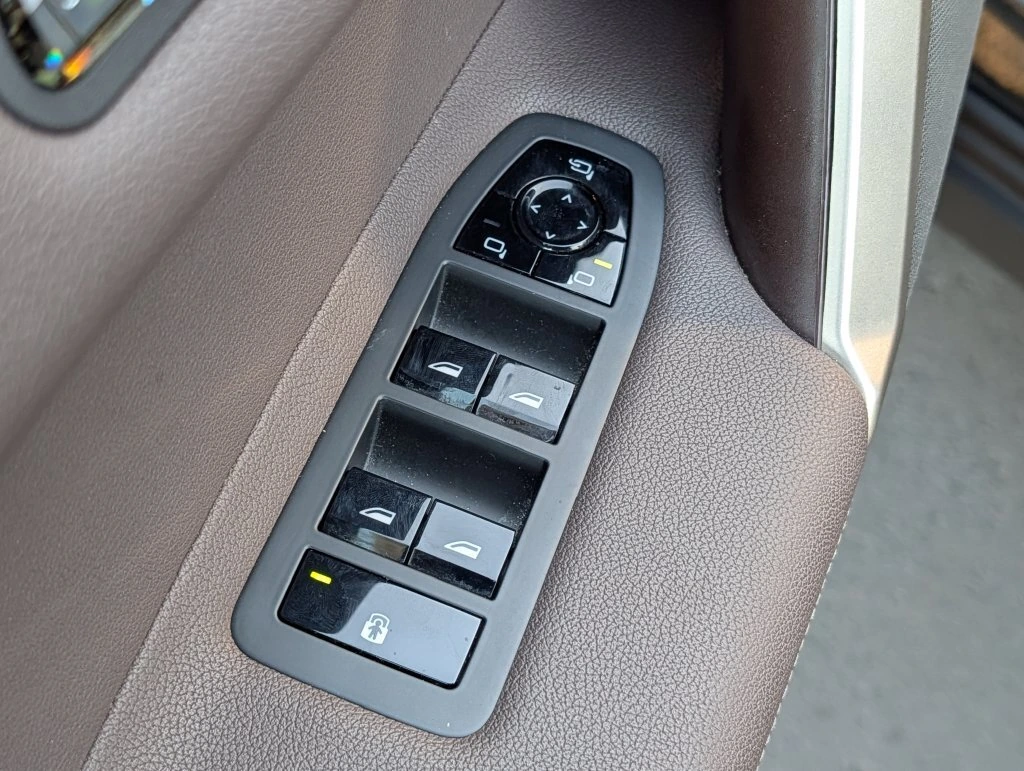 2023 BMW iX Base - Photo 19