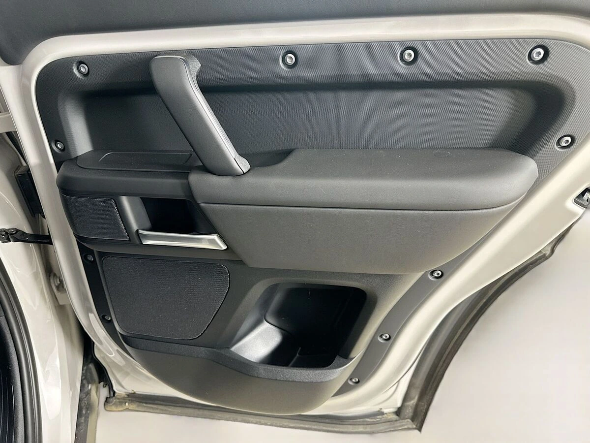 2026 Land Rover Defender S - Photo 41