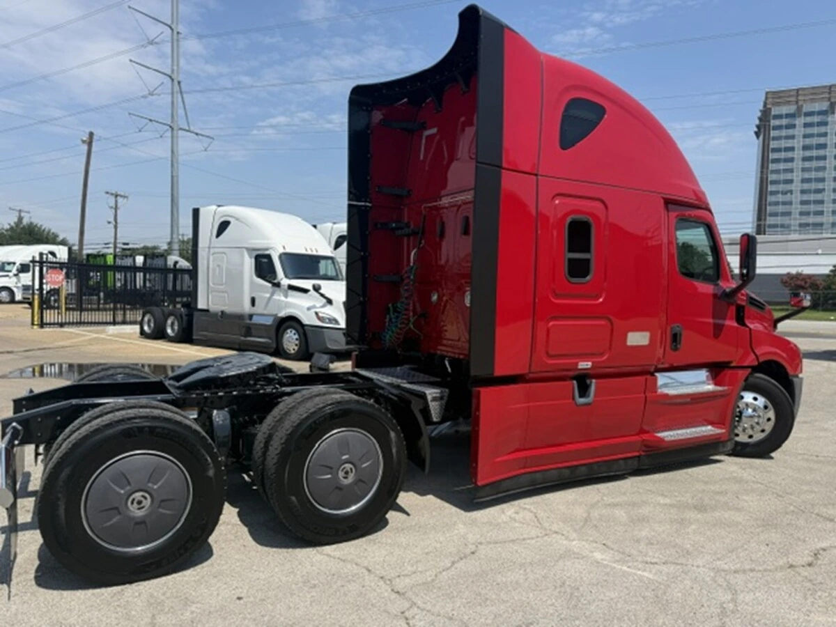 2022 Freightliner Cascadia — photo 3