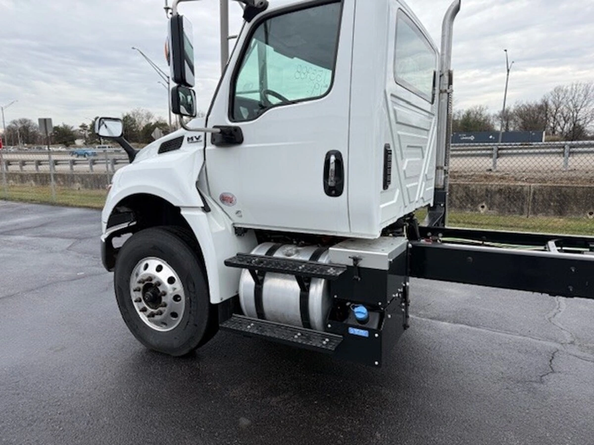 2025 International MV - image 6