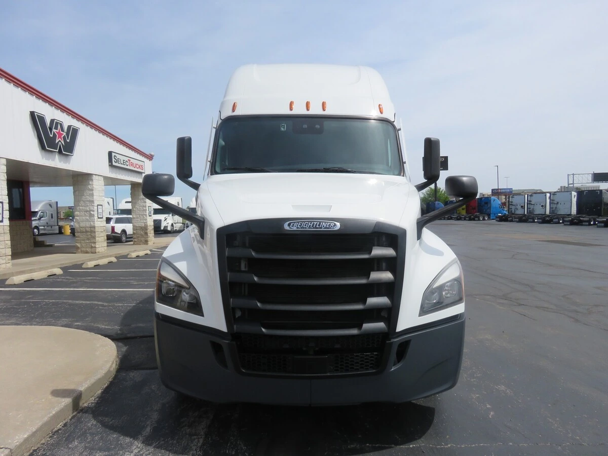 2023 Freightliner Cascadia - image 10
