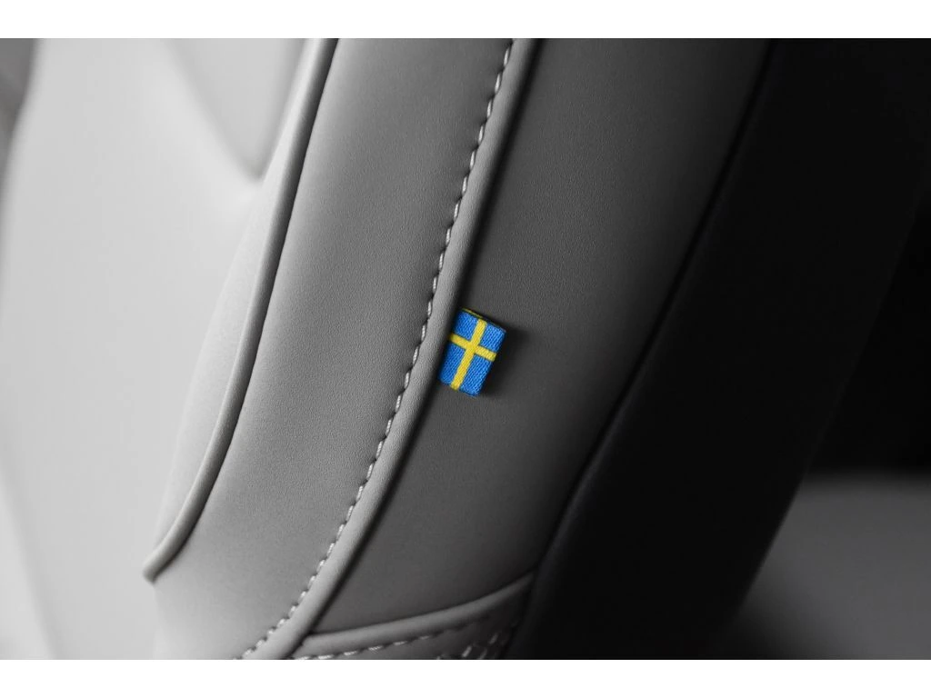 2026 Volvo - image 40